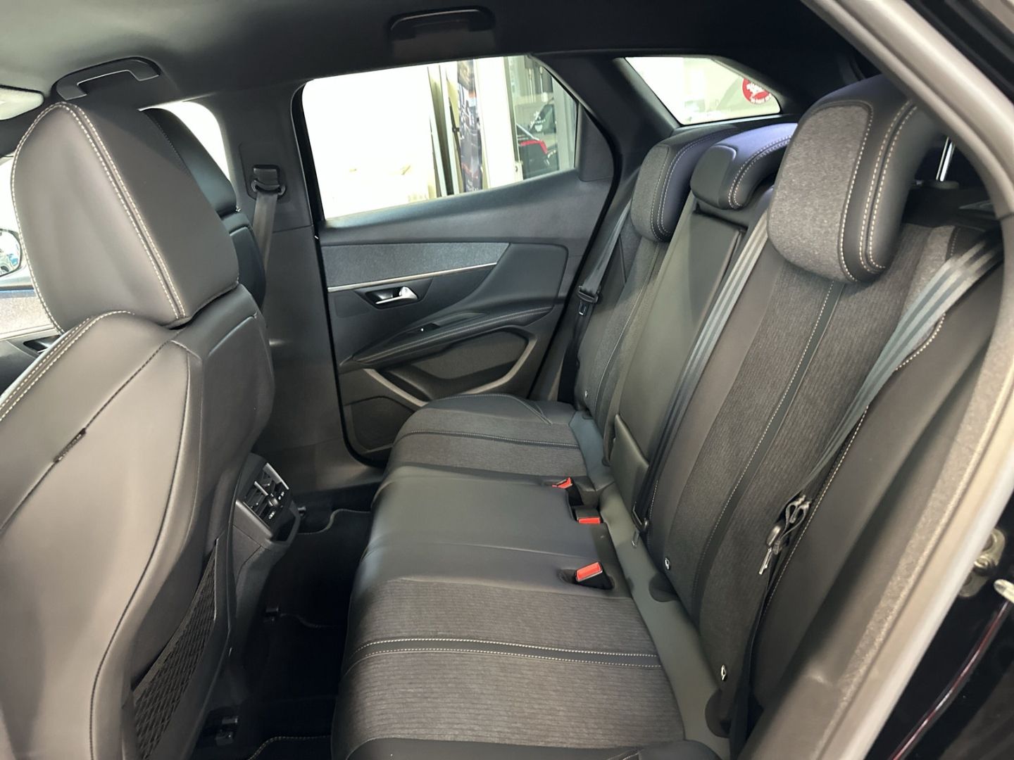 Fahrzeugabbildung Peugeot 3008 Allure 1.5 GT-Line BlueHDi 130 EAT8 Navi