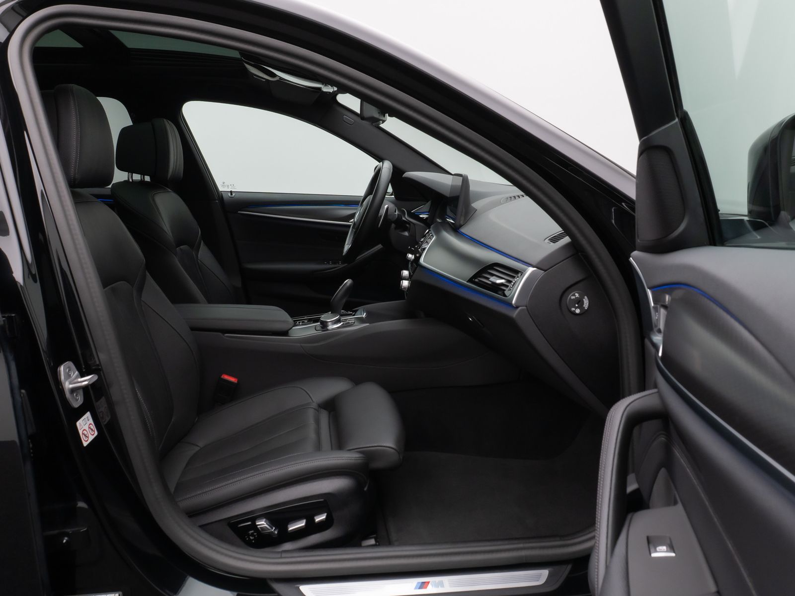 Fahrzeugabbildung BMW 540d xD M Sport Panorama Kamera Laser HUD AHK