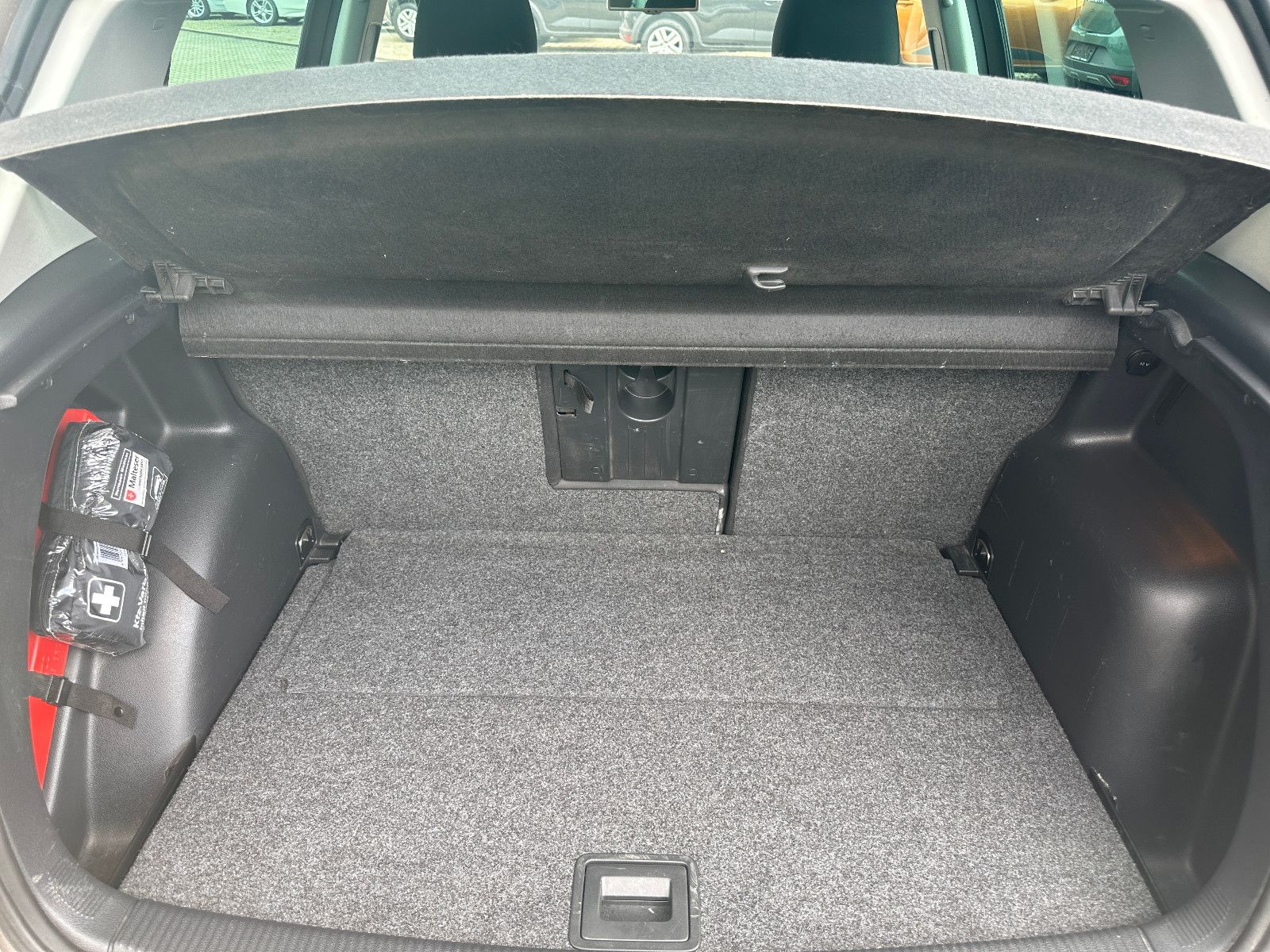 Fahrzeugabbildung Volkswagen Golf Plus 1.6 TDI NAVI+T.LEDER+PDC+AHK-TÜV-NEU