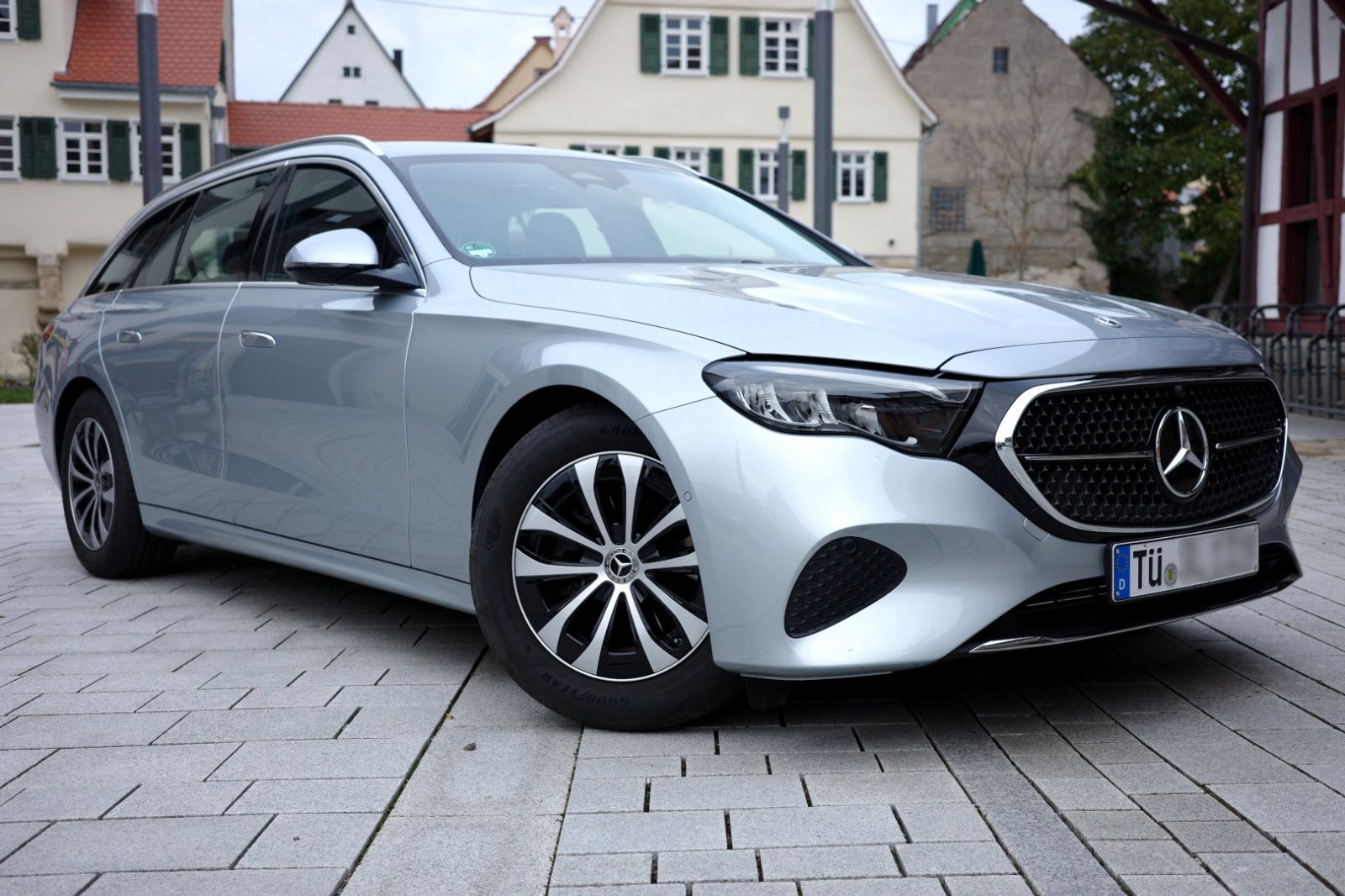 MERCEDES-BENZ E 220 d T Autom. - AVANTG ADV - DISTRONIC - AHK
