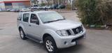 Nissan Pathfinder 2.5 dCi DPF PLATINUM 4WD ,7 Sitze  - silberne Nissan Pathfinder