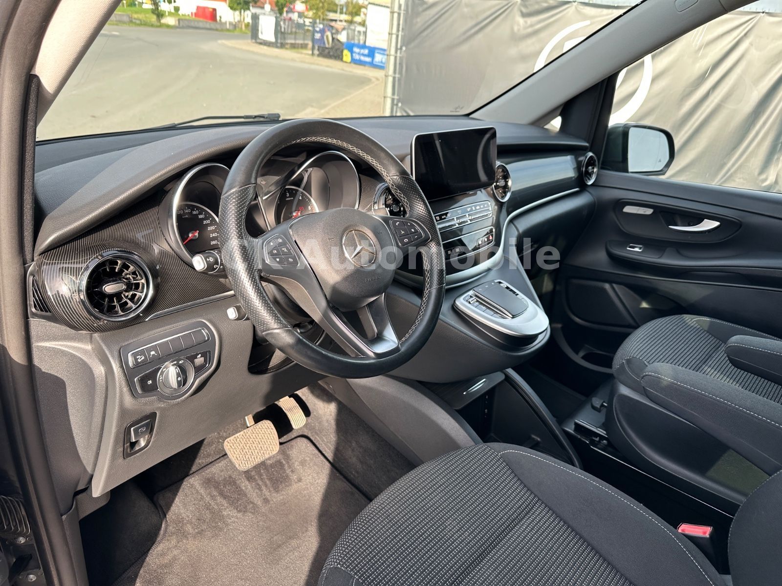 Fahrzeugabbildung Mercedes-Benz V 250d EDITION 4MATIC lang/7 Sitze/Navi/LED/AHK