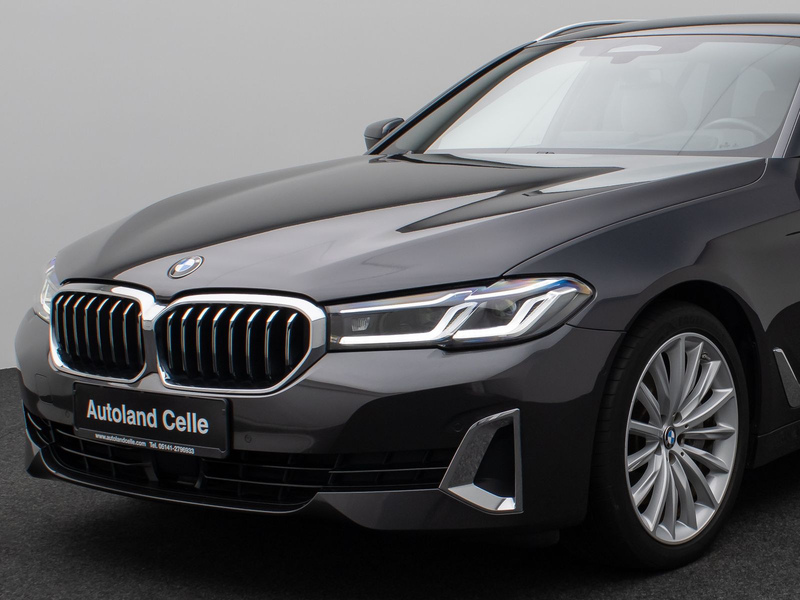 Fahrzeugabbildung BMW 530d LuxuryLine Laser HUD DAB HiFi DisKey 19Zoll