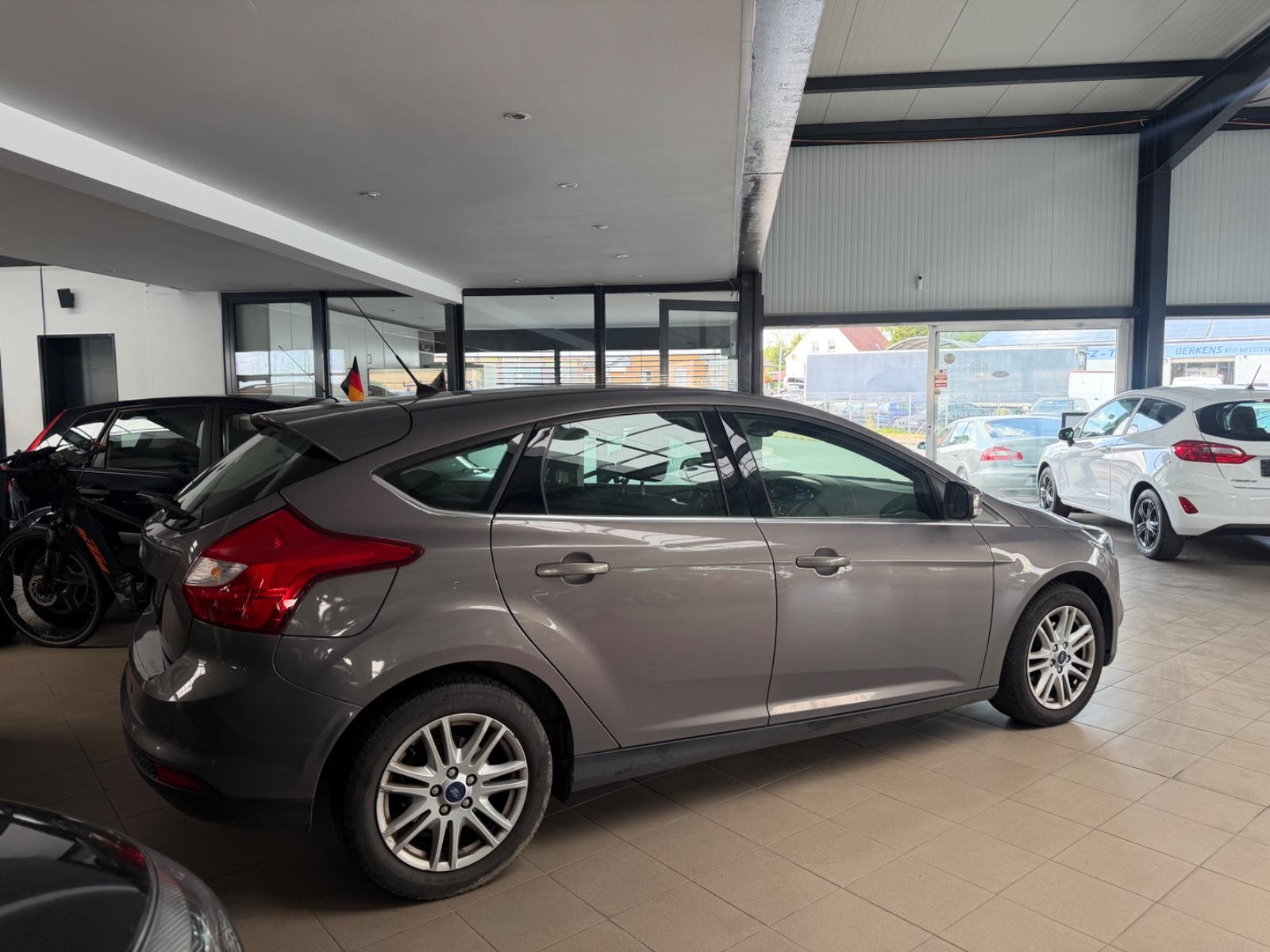 Ford Focus Lim. Titanium 1,6l  *81.000km*2-Hand