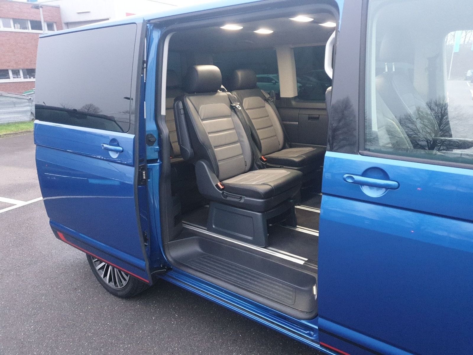 Volkswagen T6.1 Multivan 2.0 TDI DSG EDITION AHK LED ACC foto 18