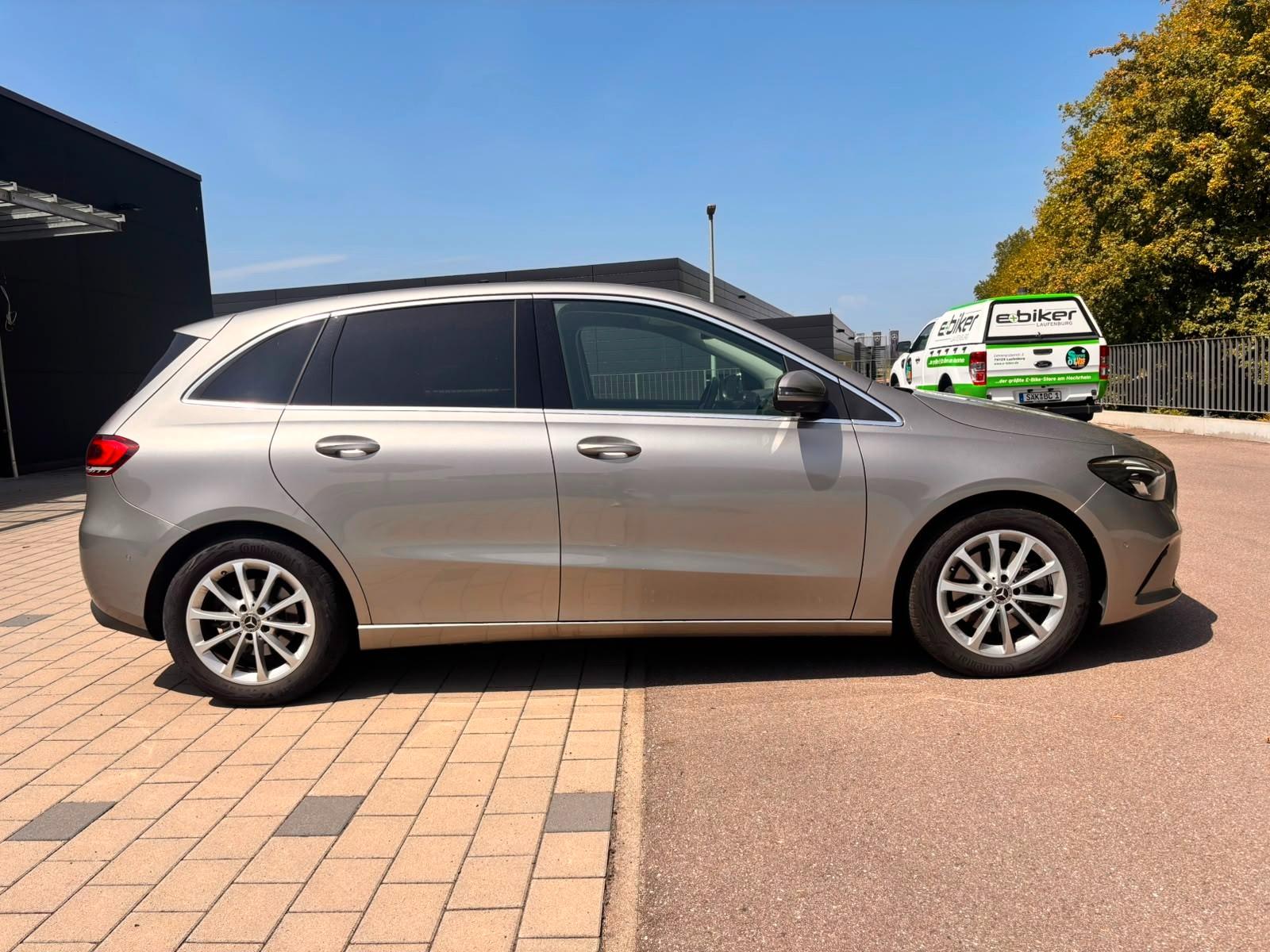 Mercedes-Benz B 220 B B 220 d