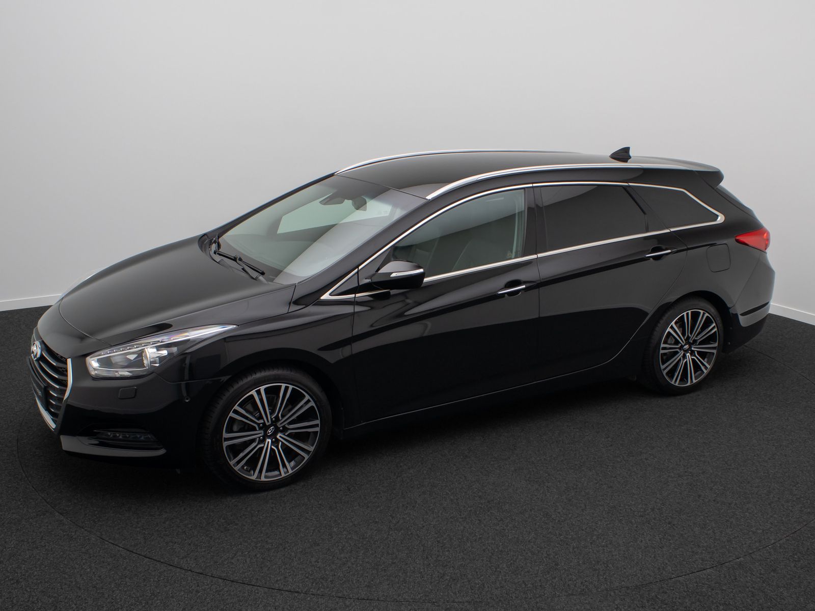 Fahrzeugabbildung Hyundai i40 Premium Kamera DAB Memory InfinitySound 18"
