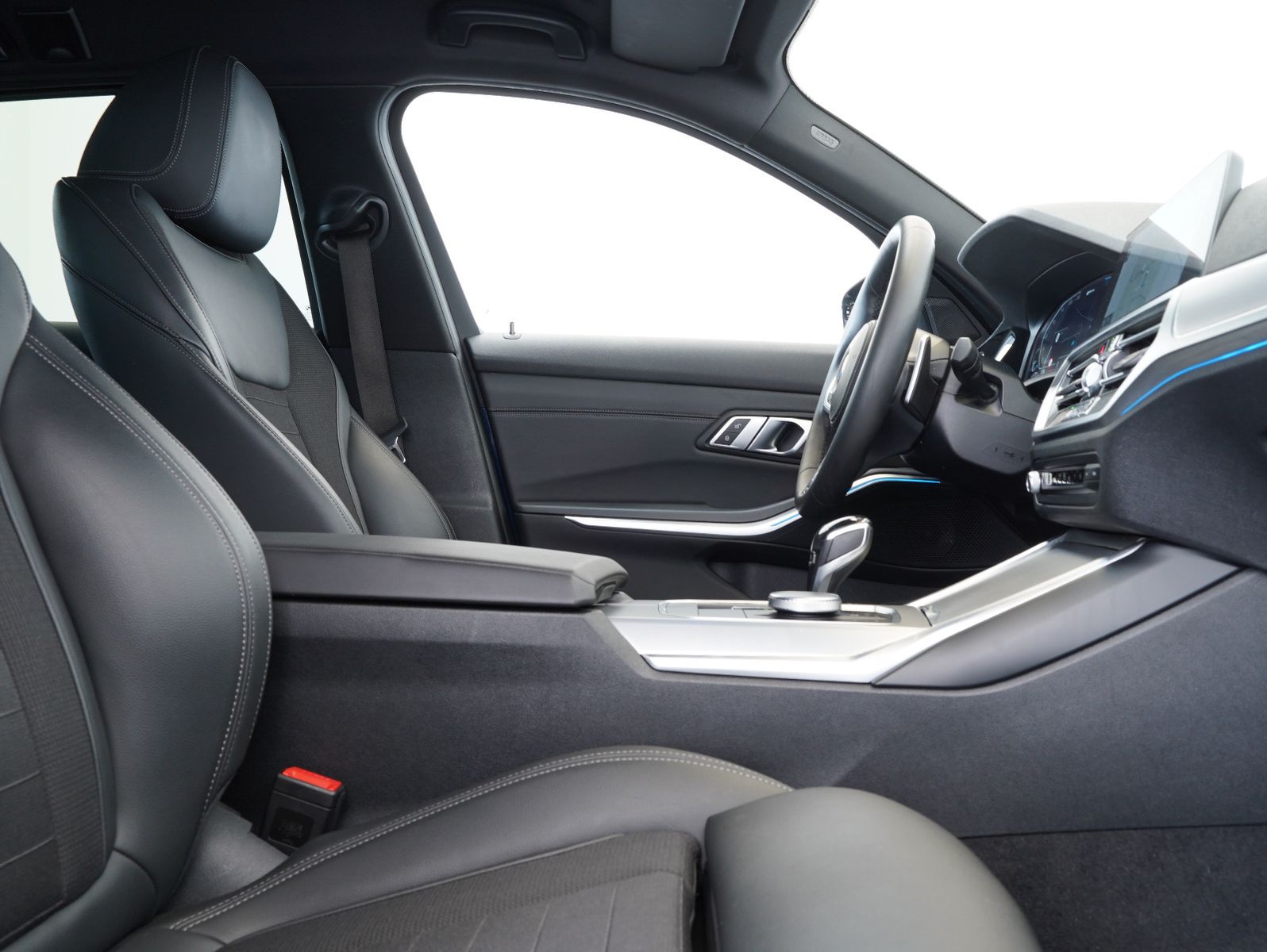 Fahrzeugabbildung BMW 330 e Touring Sport Line INDIVIDUAL/HEADUP/LASER