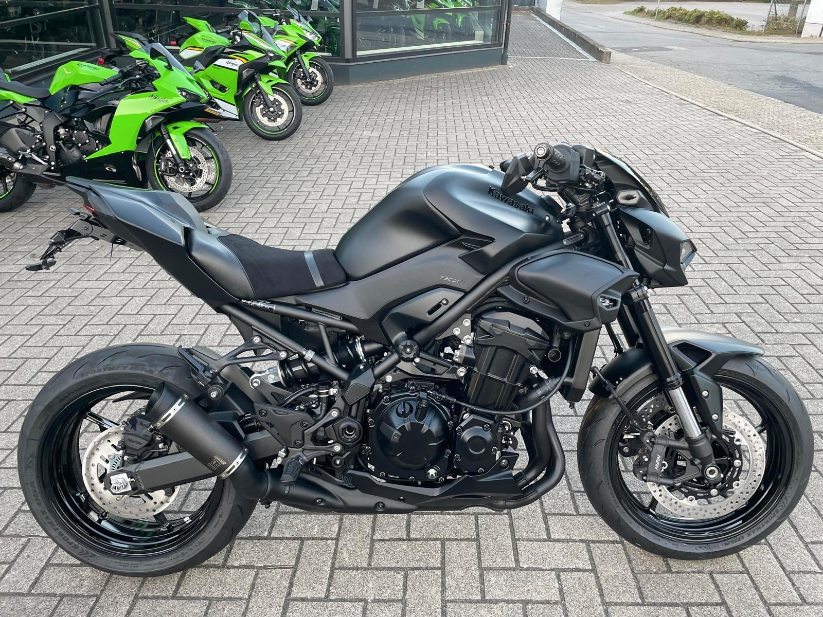 Kawasaki Z 900/Höly Performance-matt schwarz/Starterbonus