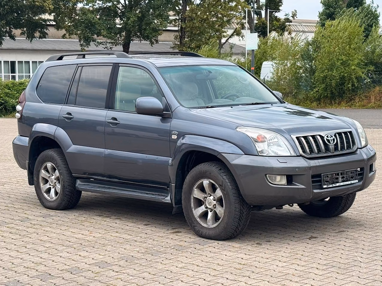 Toyota Land Cruiser 3.0 D-4D Executive | 173 ch | BVA | 8 places | Cuir | GPS | Toit ouvrant | Suspension pneumatique | Attelage