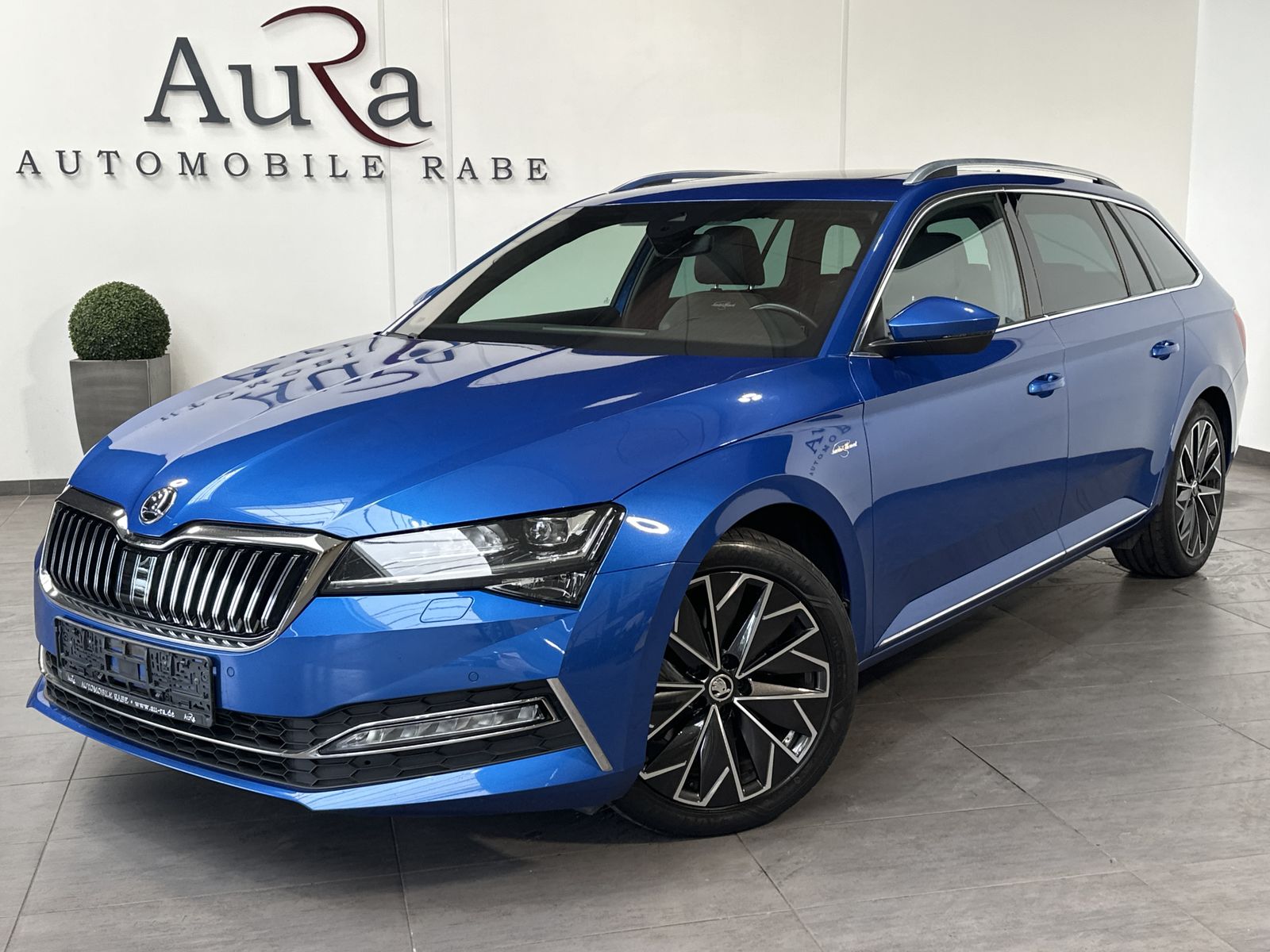 Fahrzeugabbildung SKODA Superb Combi 2.0 TDI DSG L&K NAV+LED+AHK+PANO+SH