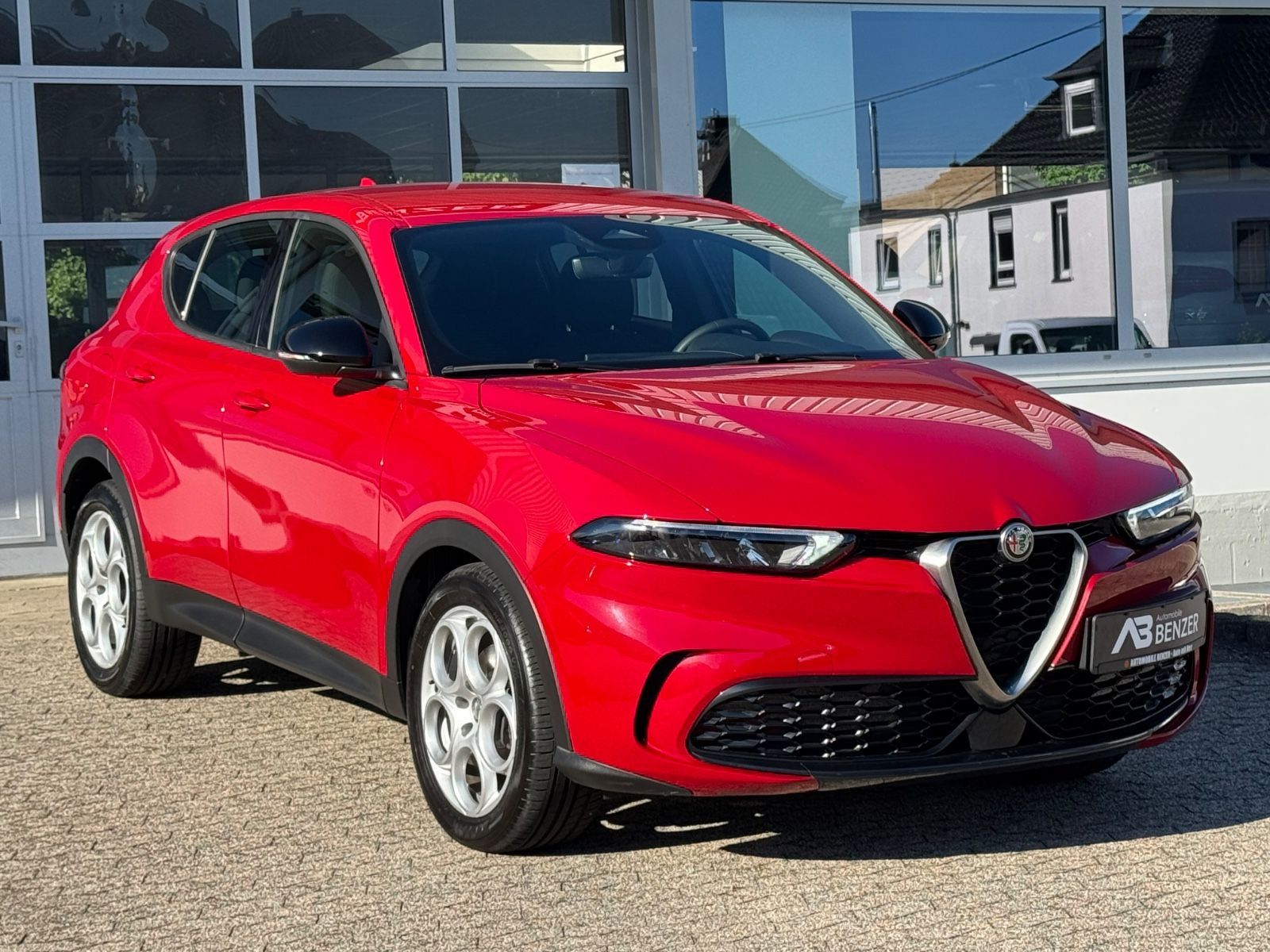 Fahrzeugabbildung Alfa Romeo Tonale Super/LED/CarPlay/PDC/Tempomat/KlimaAuto/