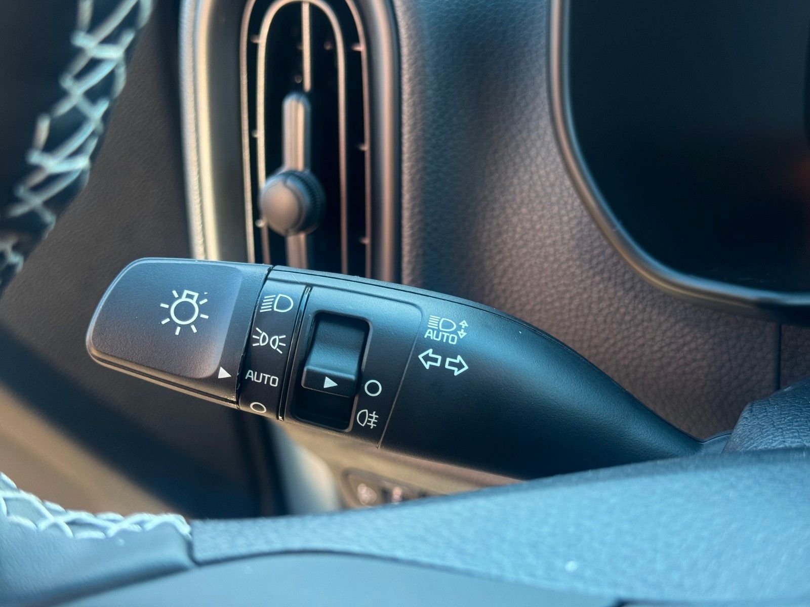 Fahrzeugabbildung Kia Picanto Sitz- Lenkradheizung Kamera PDC Navi