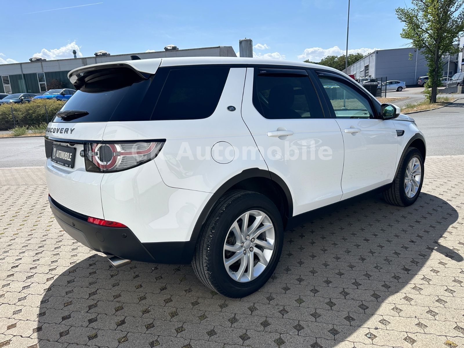 Fahrzeugabbildung Land Rover Discovery Sport 2.0 TD4 SE AWD/Navi/Bi-Xenon/Kam