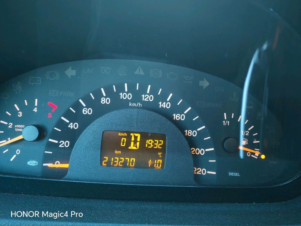 Image of Mercedes-Benz Vito