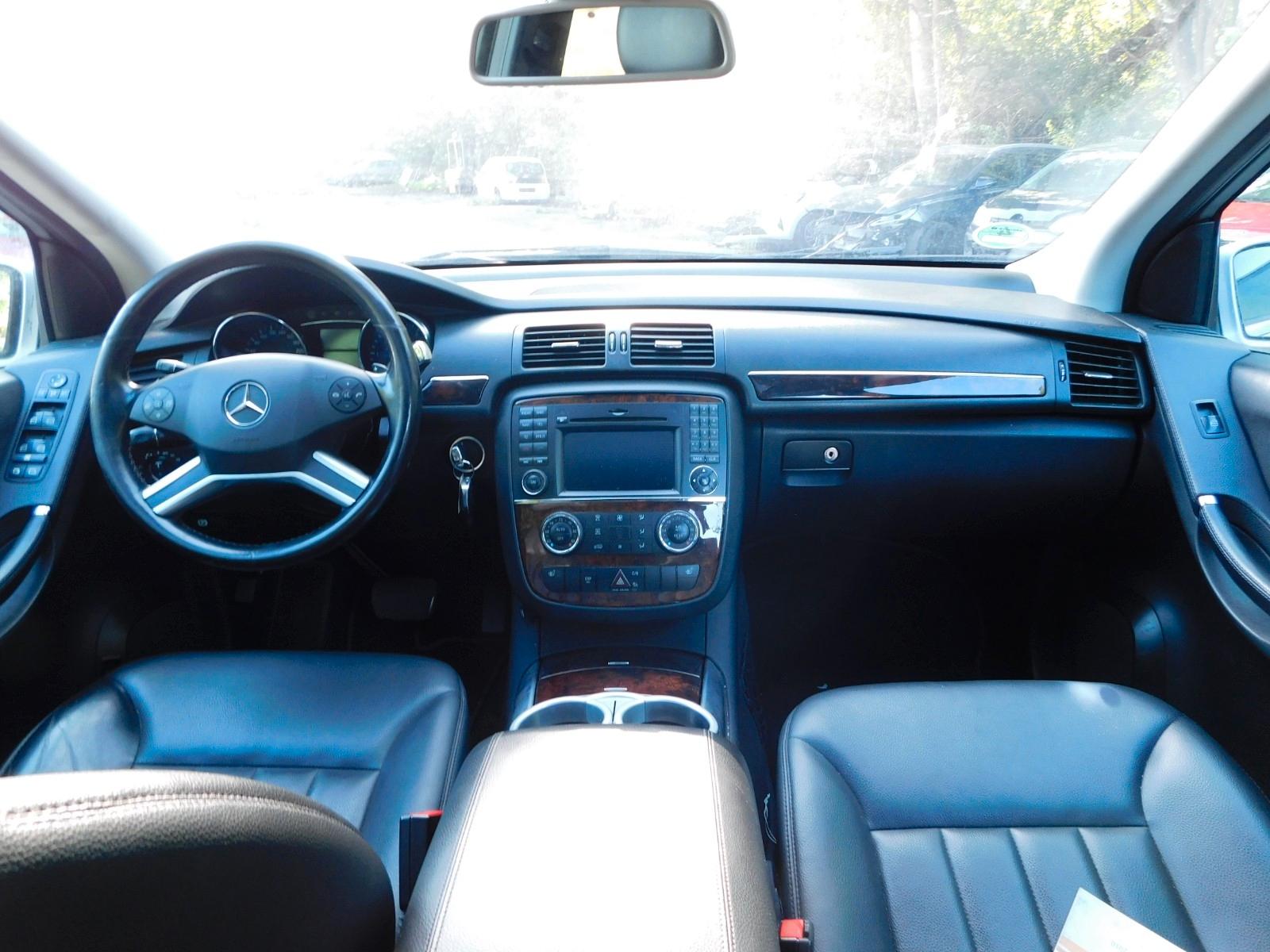Mercedes-Benz R350 2010 — photo 21