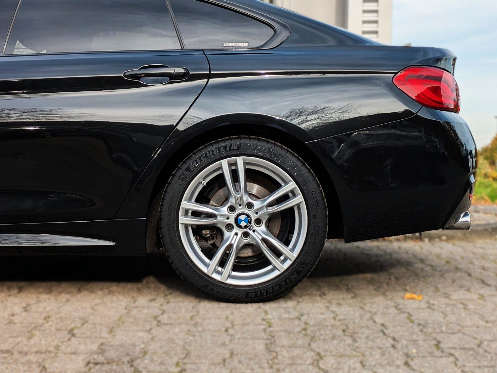 Fahrzeugabbildung BMW 420d Gran Coupe M SPORT SAG LEDER NAVI HUD LED