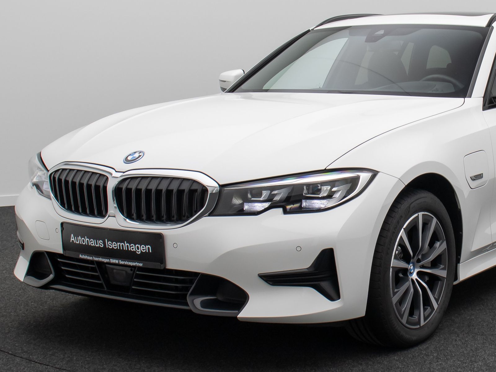 Fahrzeugabbildung BMW 330e xD Sport Line Alarm HUD DAB Panorama HiFi