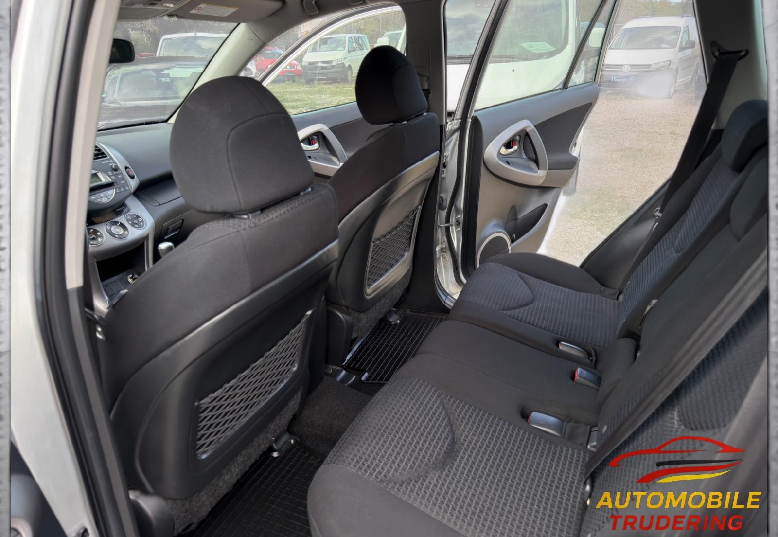 TOYOTA RAV4 - 177 CV -  BVM - VOLANT EN CUIR