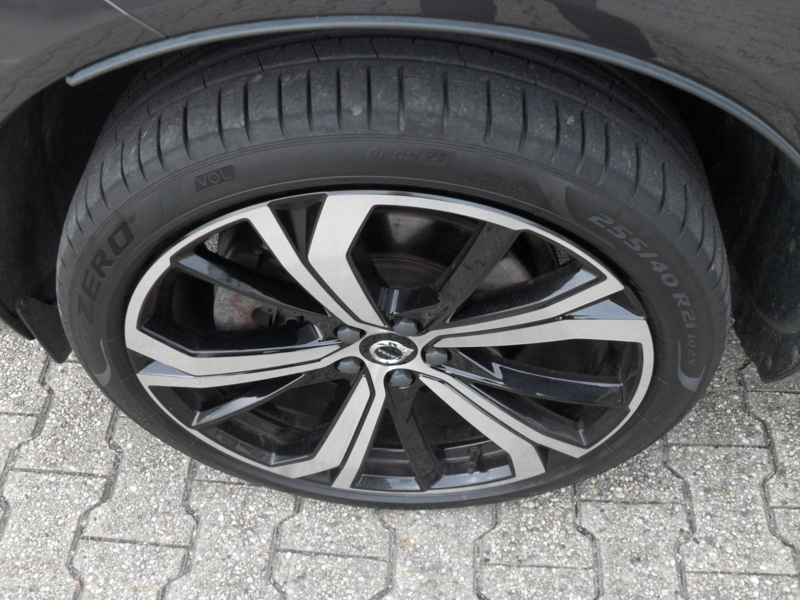 Fahrzeugabbildung Volvo XC60 T6 Plus Dark | AWD | 21er | Licht