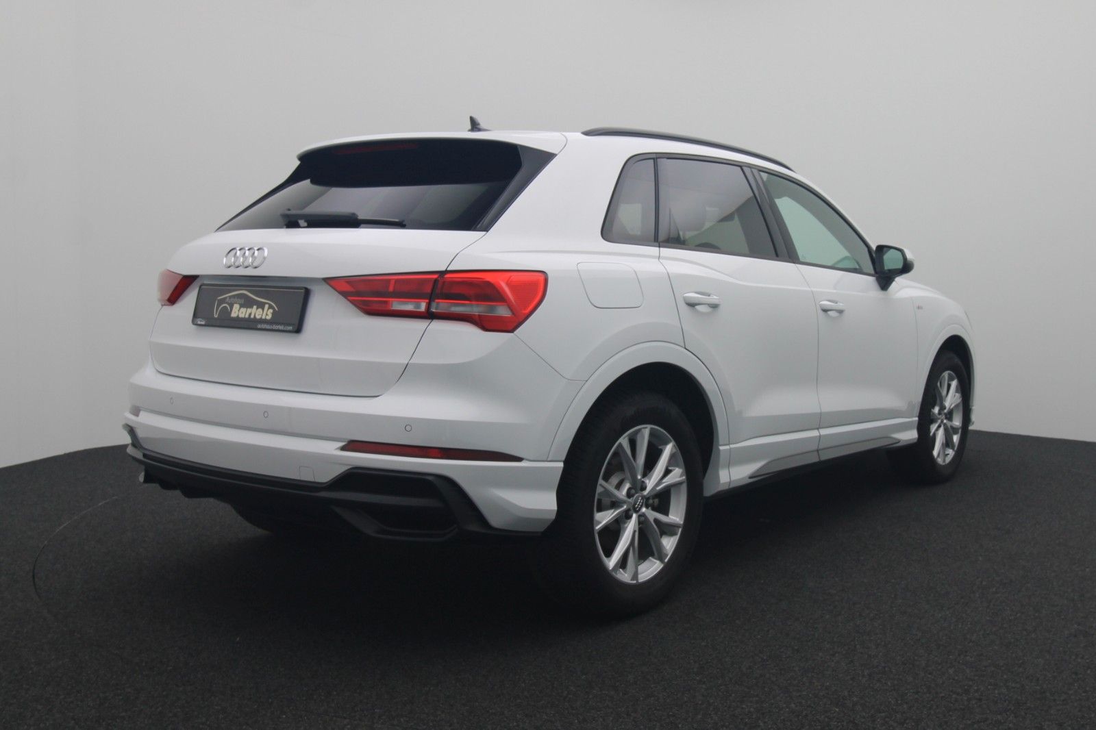 Fahrzeugabbildung Audi Q3 1.5 TFSI 35 S-Line AHK NAVI VIRTUAL