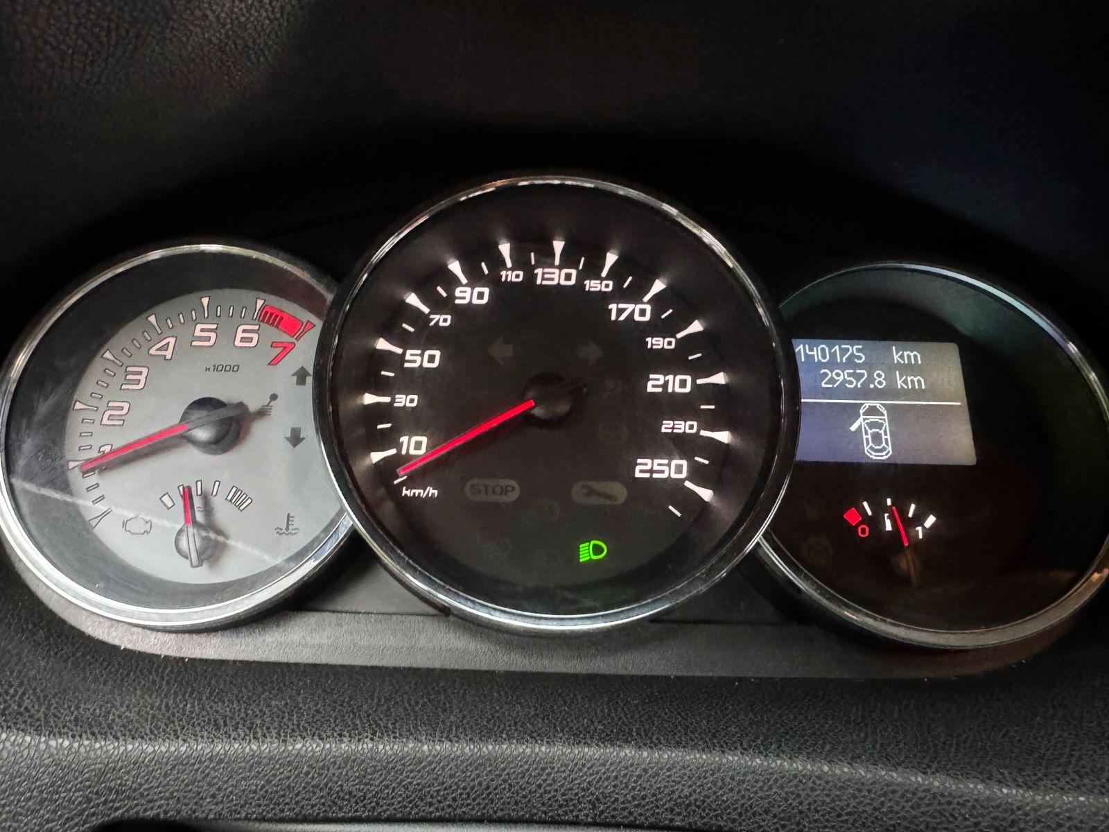 Renault Megane 2010 — photo 11