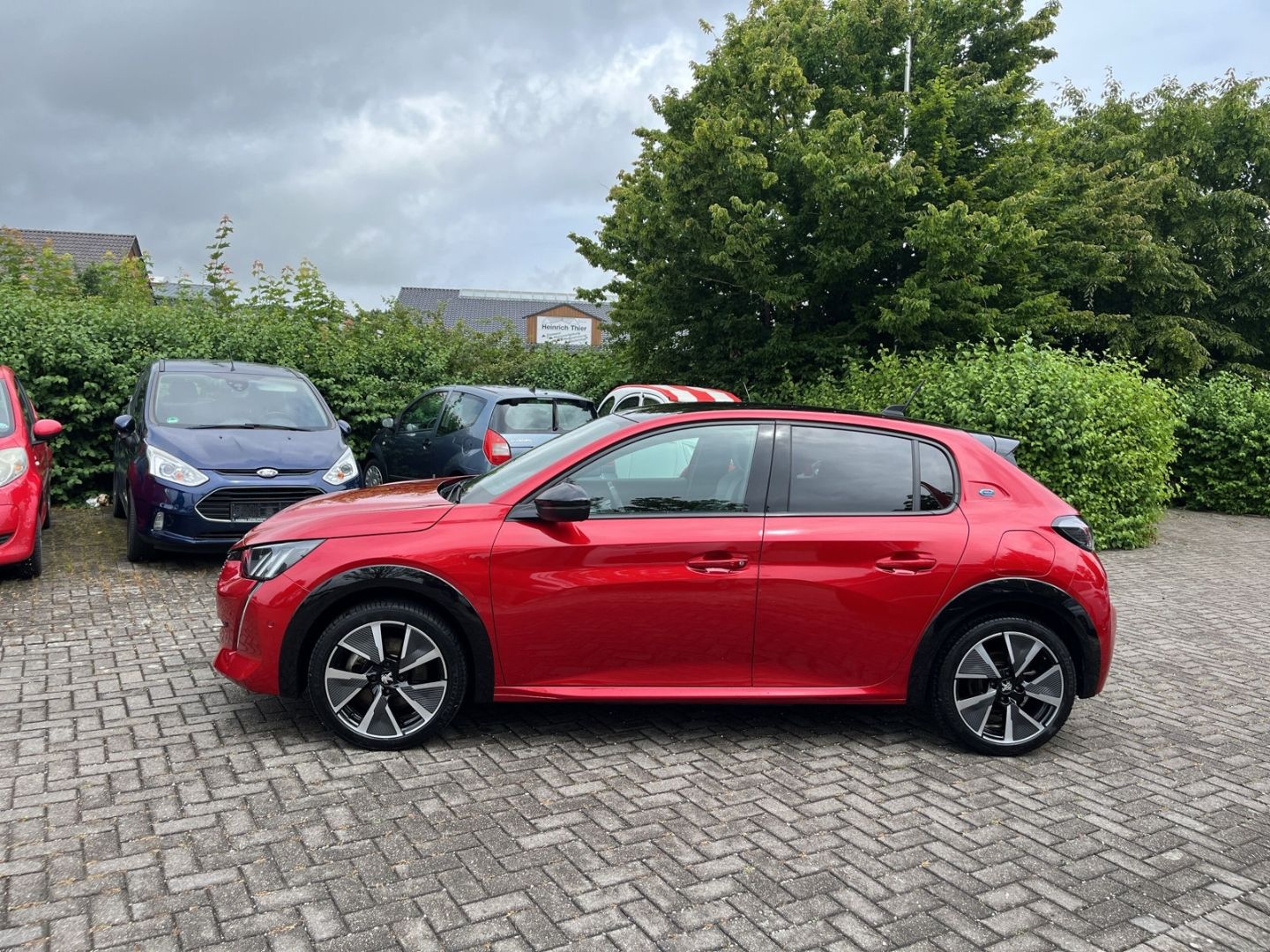 Fahrzeugabbildung Peugeot 208 GT Pack Elekto 136 Navi LED ACC CarPlay SHZ