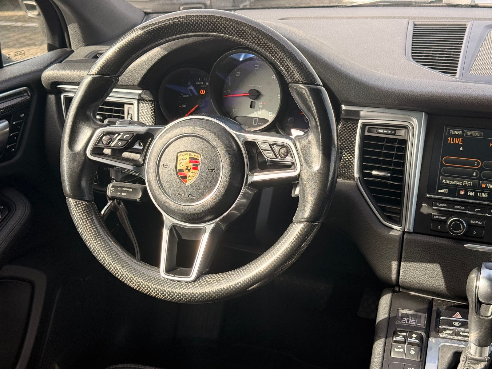 Fahrzeugabbildung Porsche Macan S Diesel/PANO/360°/MEMORY/SOUND/SHZ