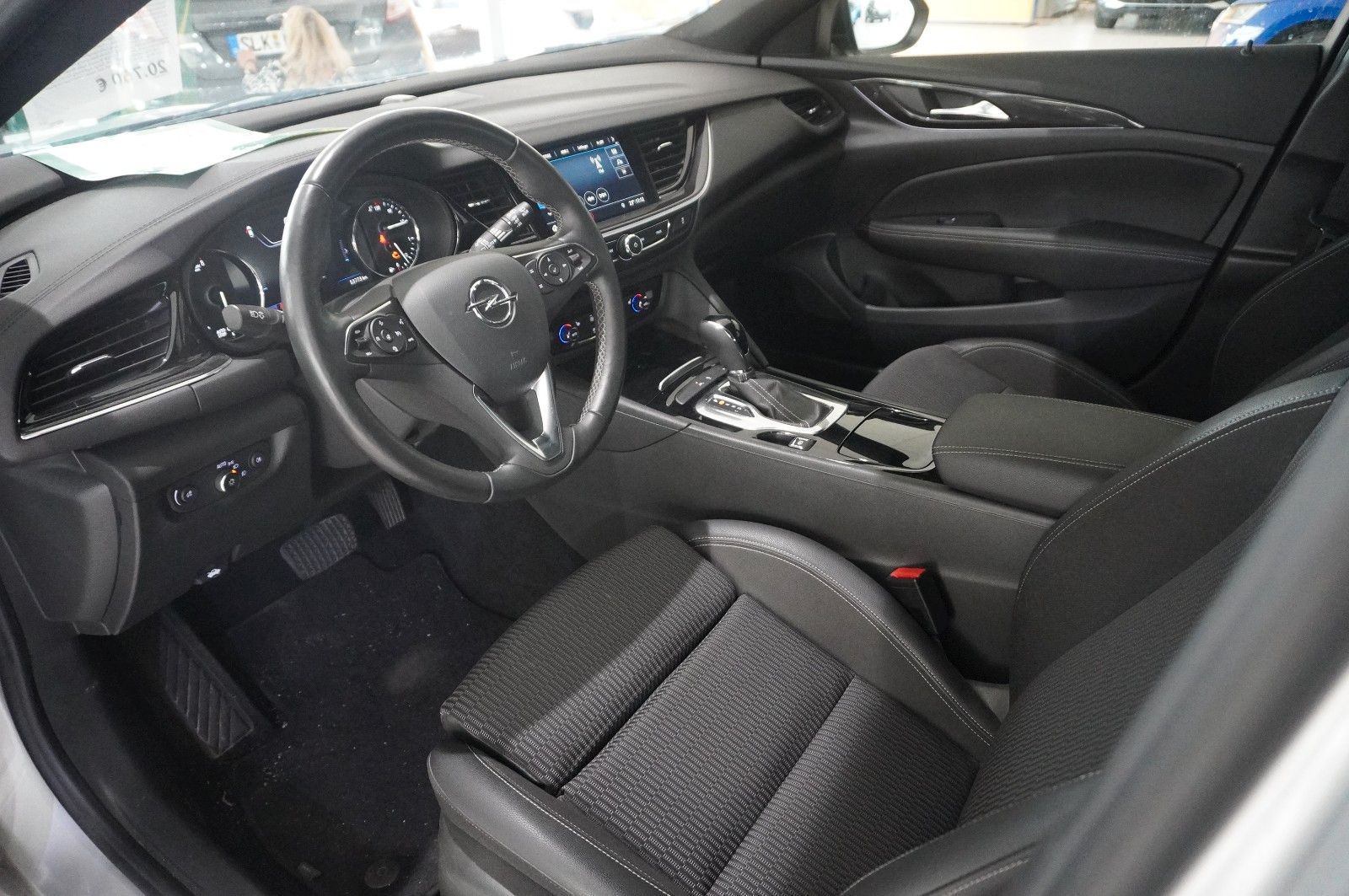 Fahrzeugabbildung Opel Insignia B ST 2.0T ELEGANCE NAVI/LED/VIRT./DAB+