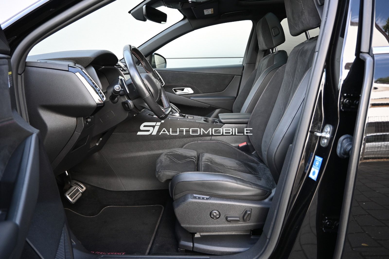 Fahrzeugabbildung DS Automobiles DS7 Crossback PureTech 180 PERF. LINE+ °AHK°PANO