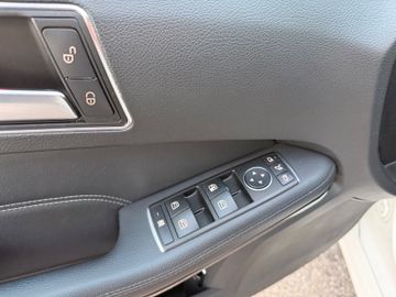 Mercedes E 200 - 11