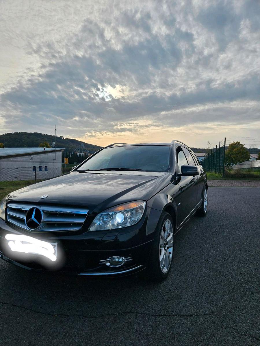 Mercedes-Benz 220 2010 — interior