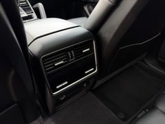PORSCHE Cayenne 3.0L V6 E-Hybrid Super Ausstattung