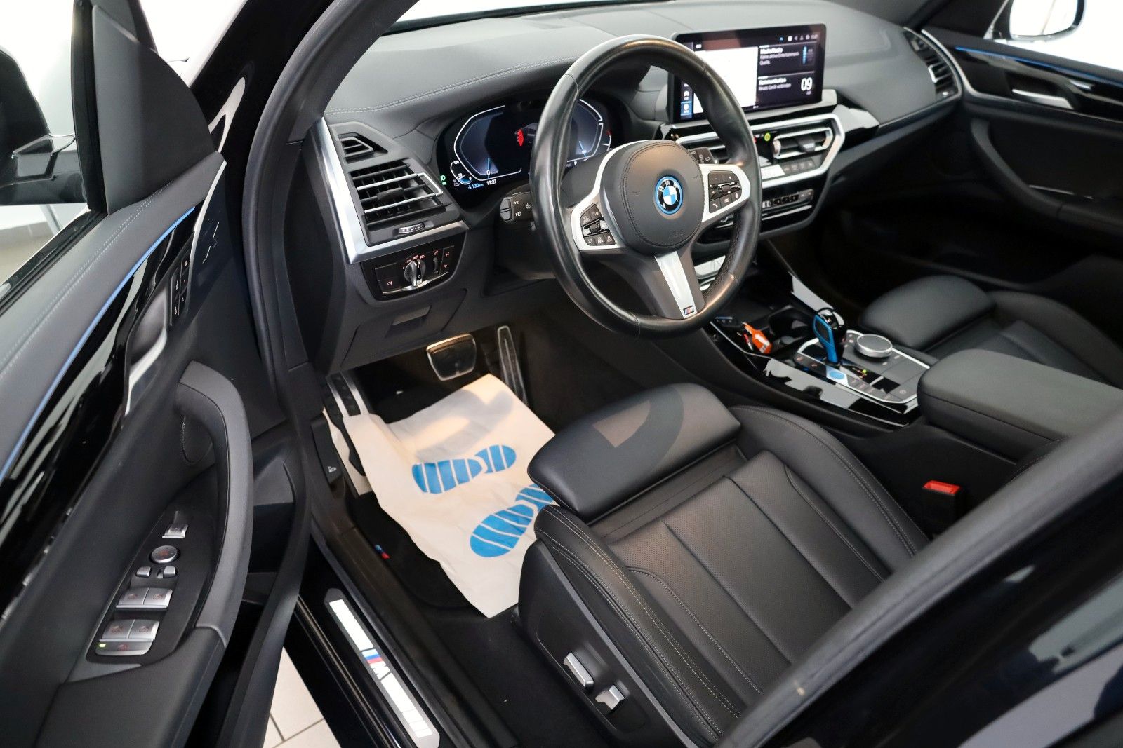 Fahrzeugabbildung BMW iX3 Inspiring/M Sport,Panorama,ACC,Leder,AHK el