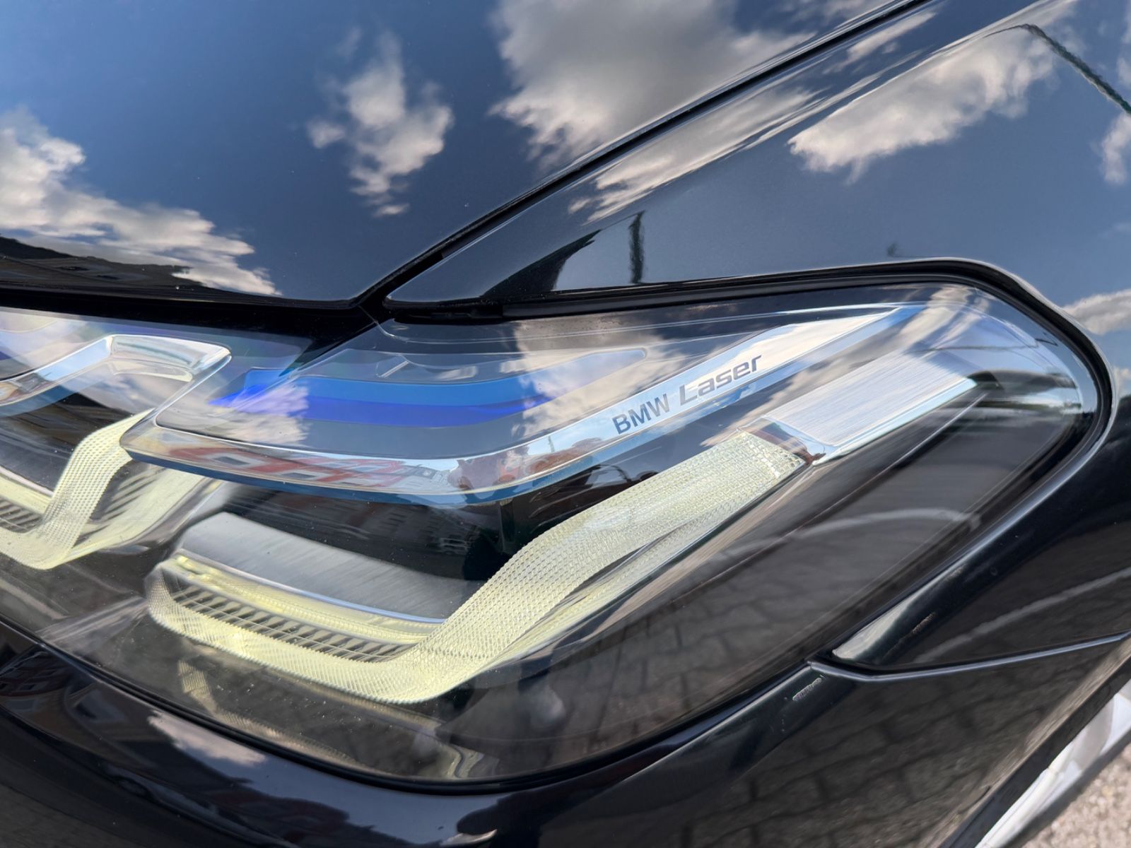 Fahrzeugabbildung BMW 520d Touring xDrive Luxury Line LASER PANO HUD