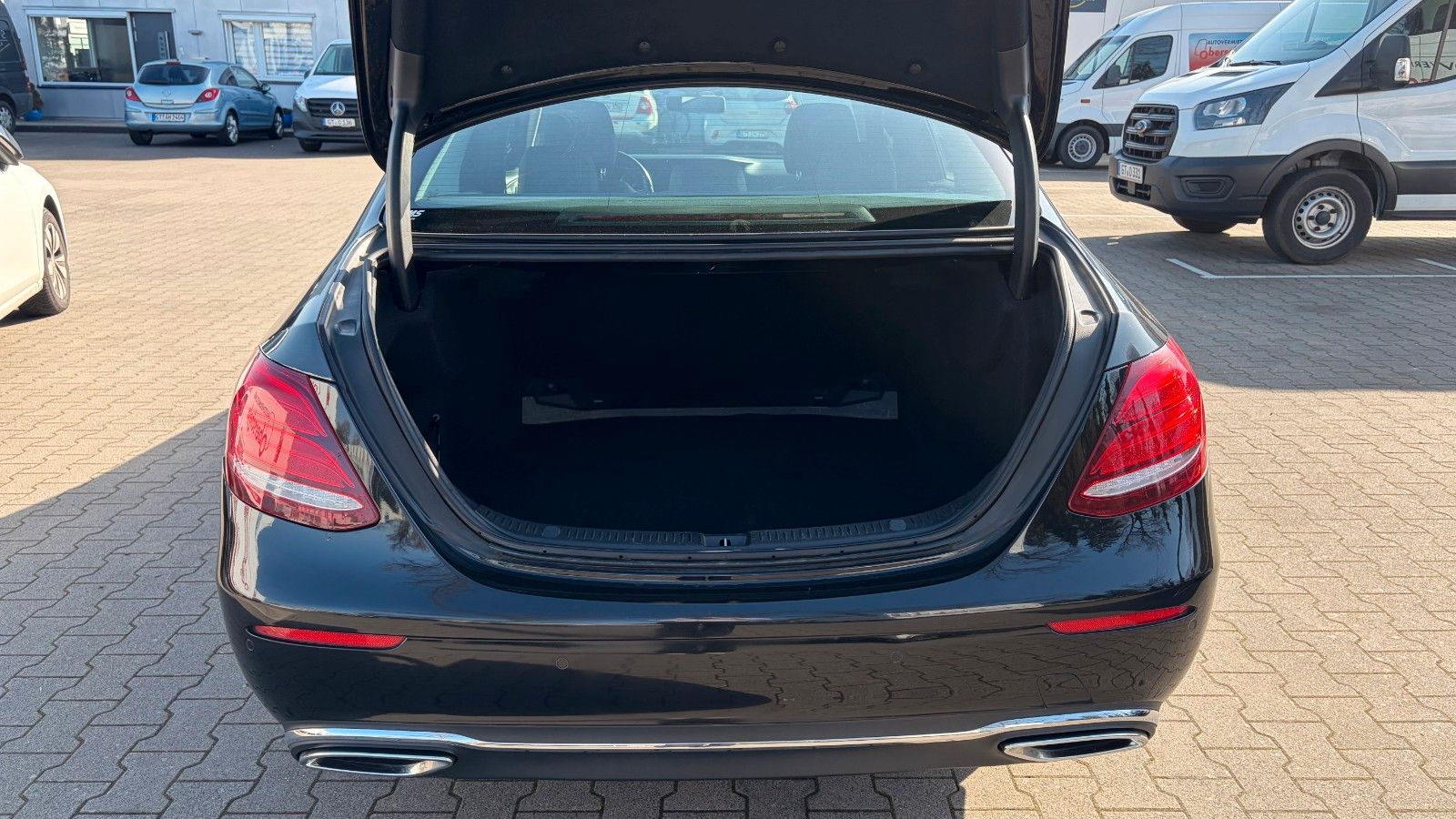 Fahrzeugabbildung Mercedes-Benz E 220 d Buisness Avantgarde