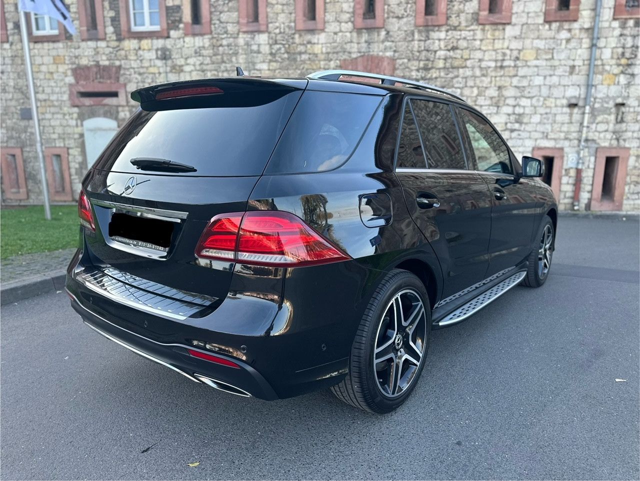 Fahrzeugabbildung Mercedes-Benz GLE 400 4MATIC AMG LINE*PANORAMA+20´LM+KAMERA*