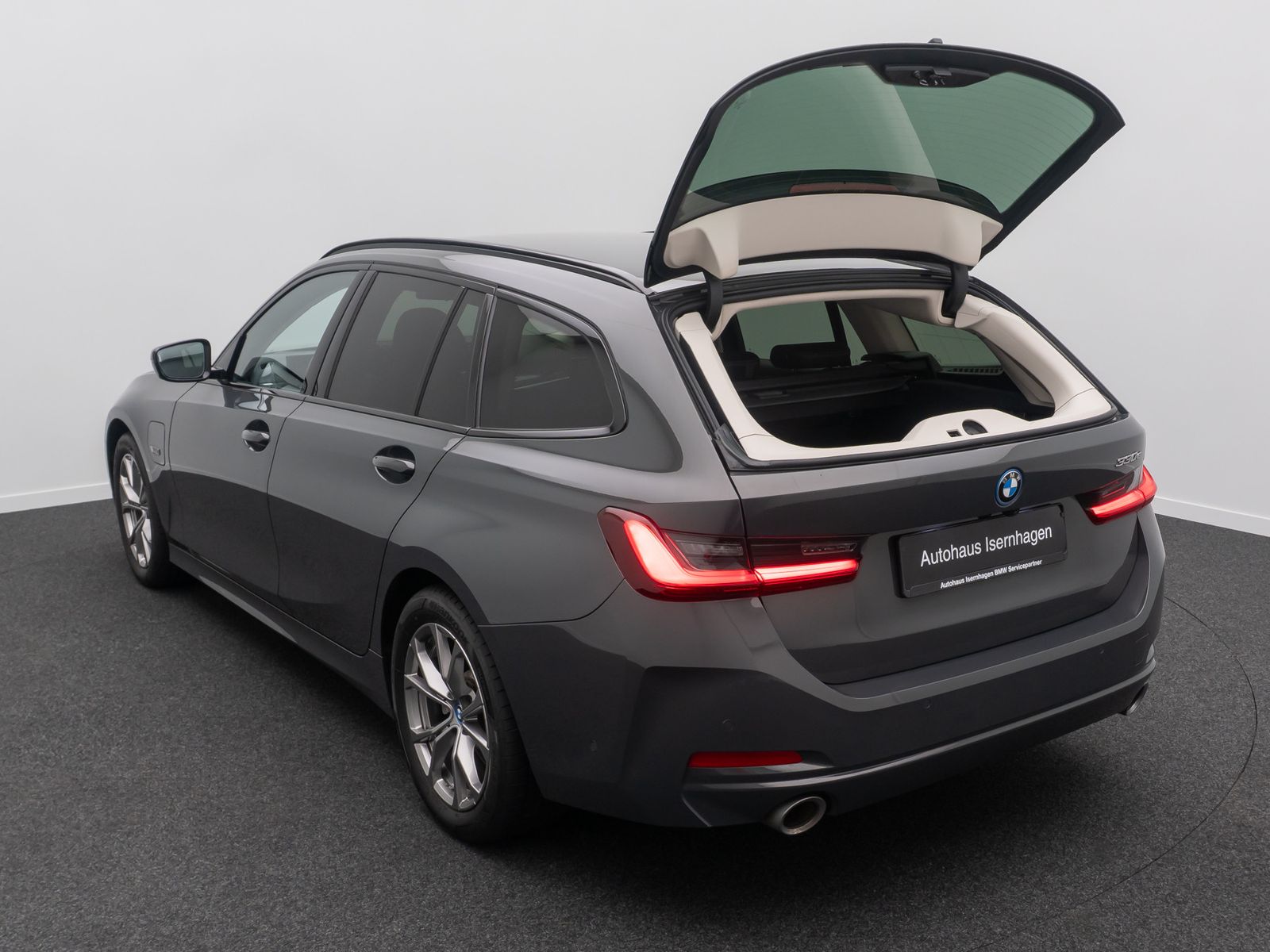 Fahrzeugabbildung BMW 330e Individual DAB HiFi Kamera Komfort Sport