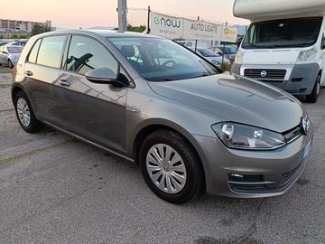 Volkswagen Golf - 1