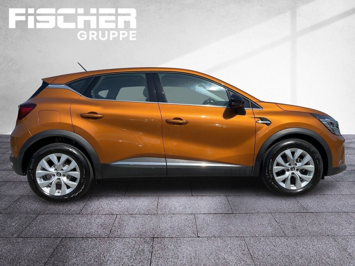 Fahrzeugabbildung Renault Captur INTENS TCe 90 - mit KI generiert/bearbeitet