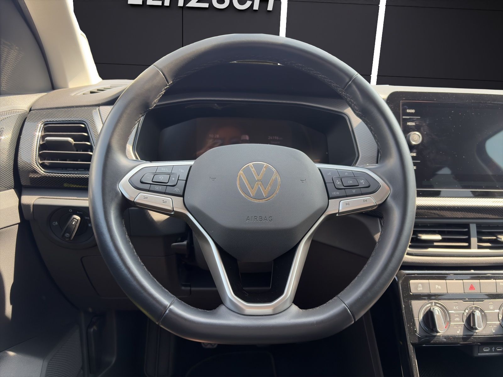 Fahrzeugabbildung Volkswagen T-Cross TSI Life LED AHK AppCon ACC Lane-Assist