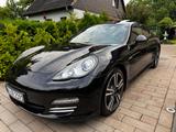 Porsche Panamera 4 / Navi / Luftfahrwerk / Schiebedach / - Porsche Panamera: Schwarz