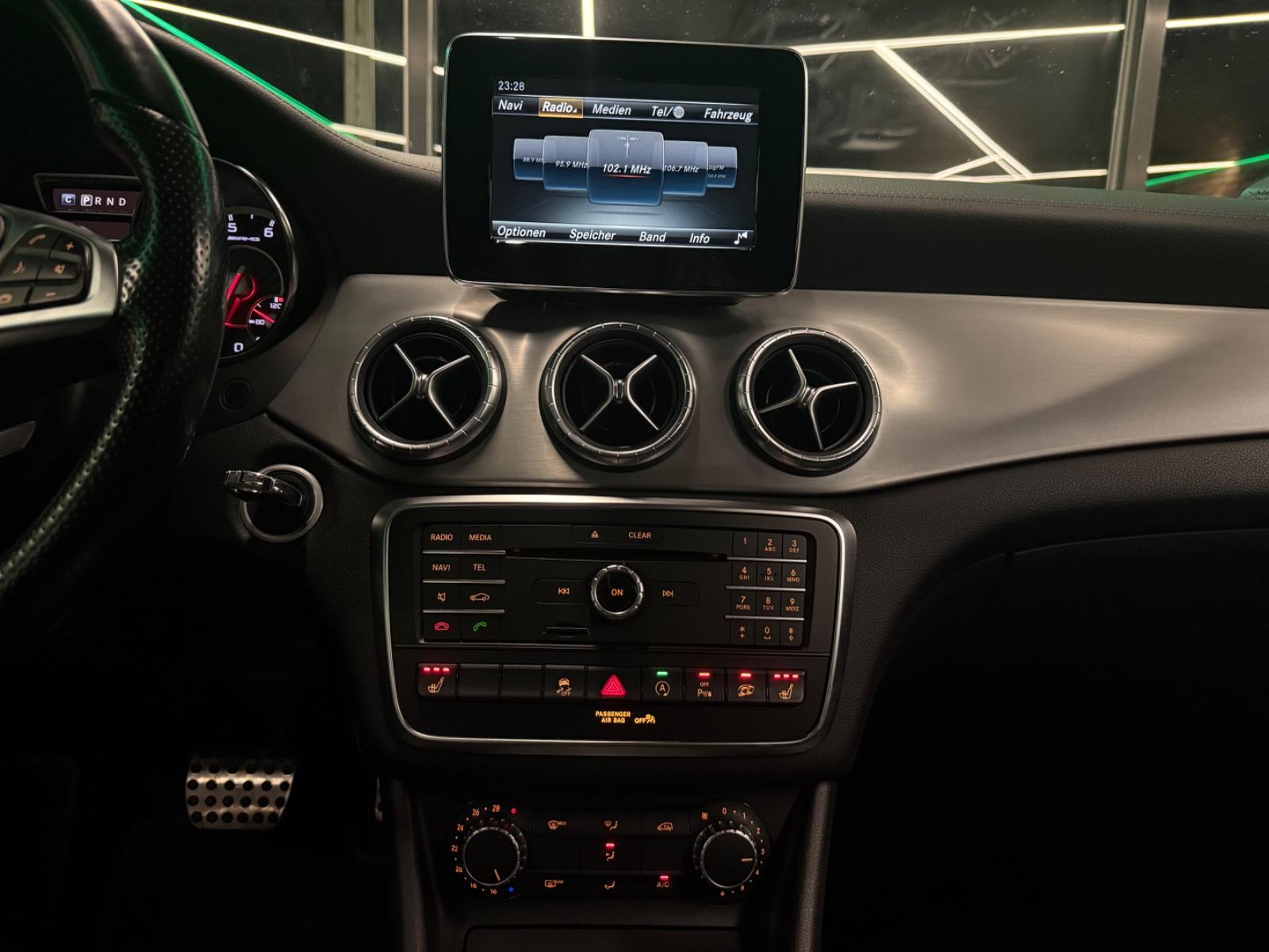 Mercedes-Benz CLA 45 AMG Shooting Brake 381 ch BVA 4Matic / Toit panoramique / Caméra de recul / Cuir / Bi-Xénon