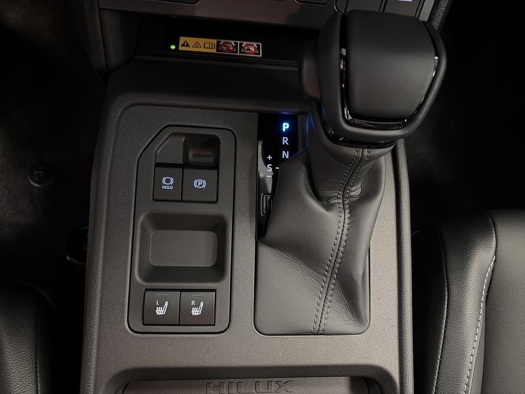 Toyota Hilux Double Cab 2.8 D MHEV 4×4 Invincible
