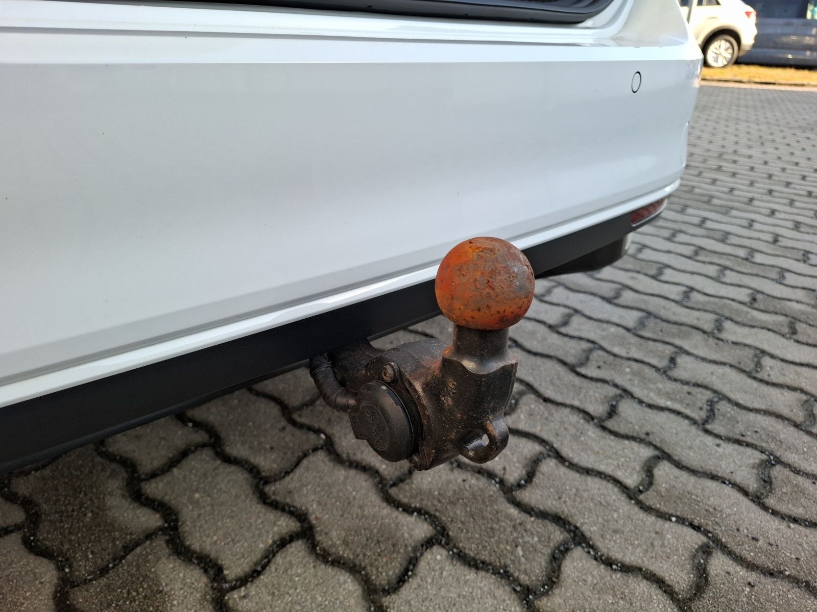 Fahrzeugabbildung Volkswagen Passat Variant TDI Business DSG R-Line Matrix AH