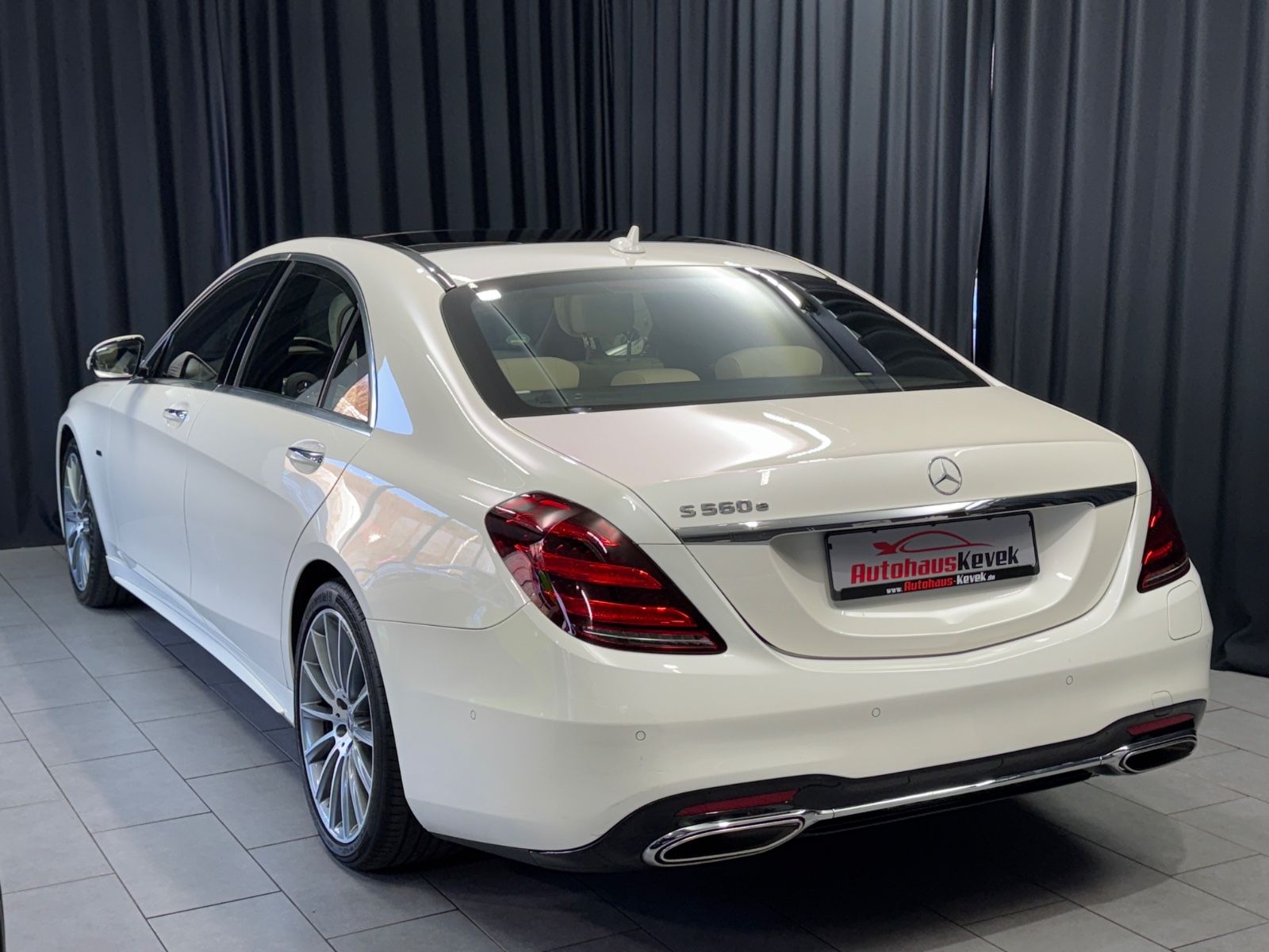 Fahrzeugabbildung Mercedes-Benz S 560e LANG|AMG-LINE|20"ZOLL|PANORAMA|ACC|VOLL