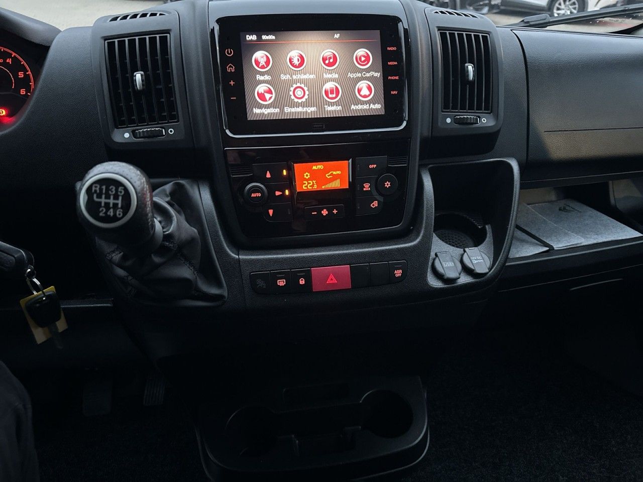 Fahrzeugabbildung Citroën Jumper 35 L3H2 BlueHDi 140
