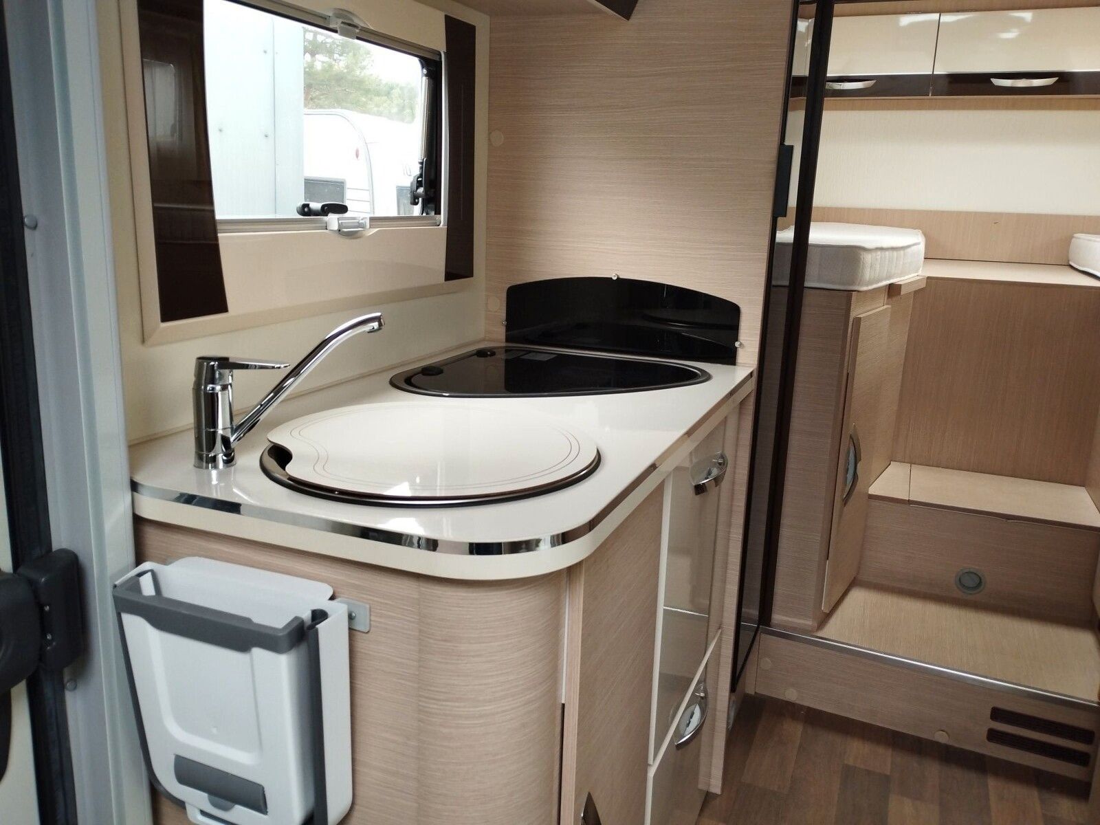 Fahrzeugabbildung Forster T 699 EB Dachklima, Solar, Zusatzschlösser