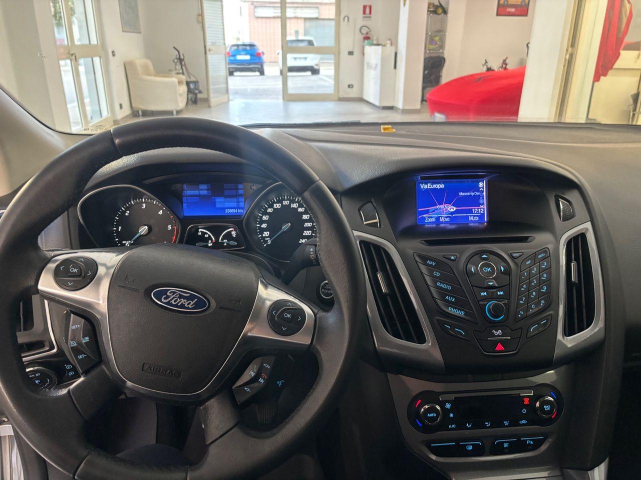 Ford Focus 2012 — photo 10