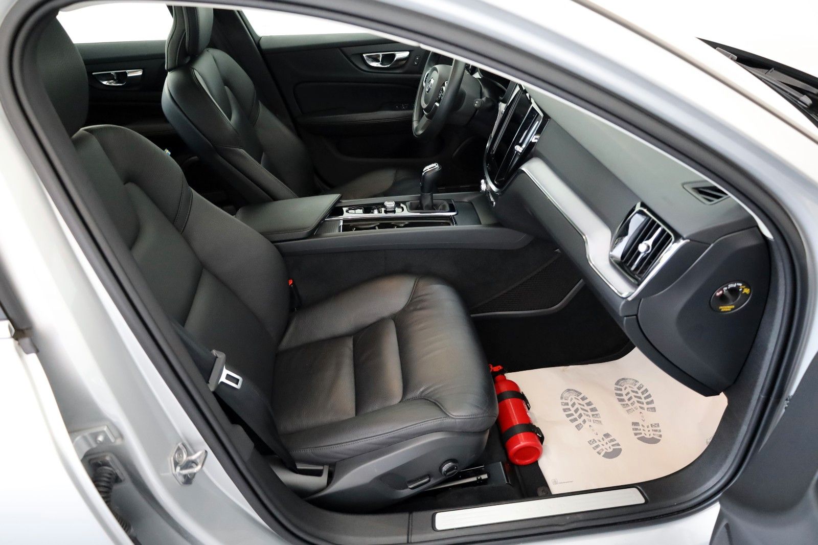 Fahrzeugabbildung Volvo V60 Kombi Momentum Pro Leder,Navi,LED,Kamera,App
